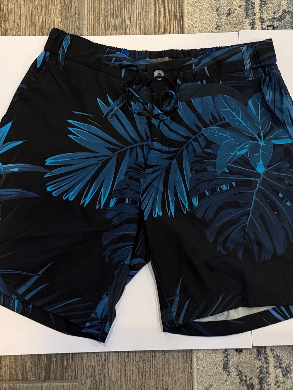 Robert Graham Men’s Blue Black Tropical Leaf Shorts Size 30